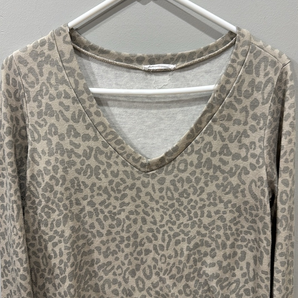 Leopard Long Sleeve - Picture 2 of 3